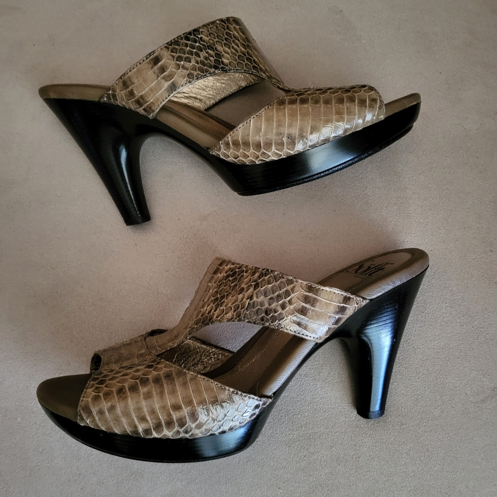 Sofft Tan Leather Sandals